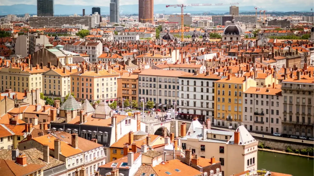 Effectuer un DPE collectif à Lyon en Auvergne-Rhône-Alpes : guide pratique