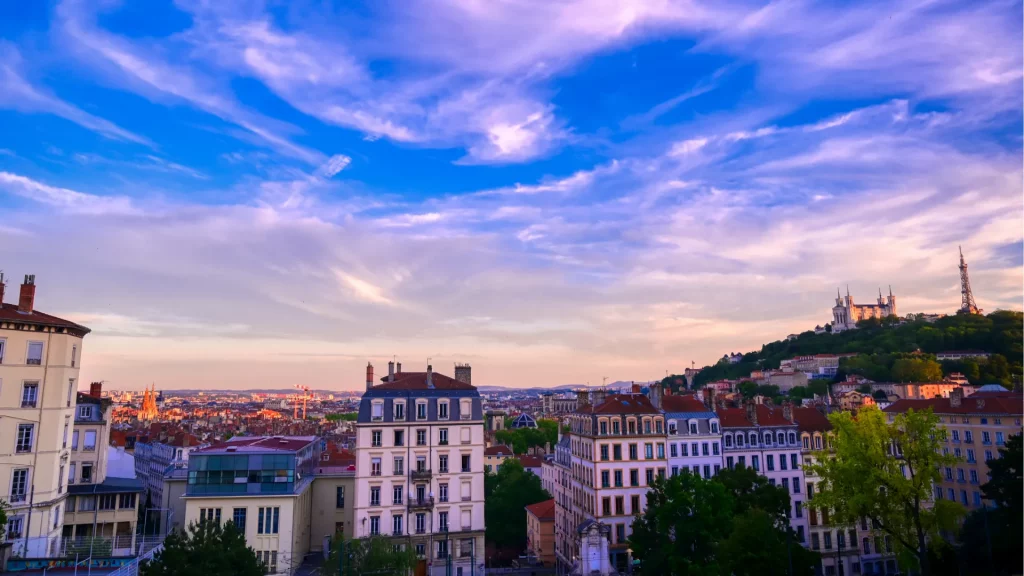 Faire un DPE tertiaire à Lyon en Auvergne-Rhône-Alpes : guide pratique